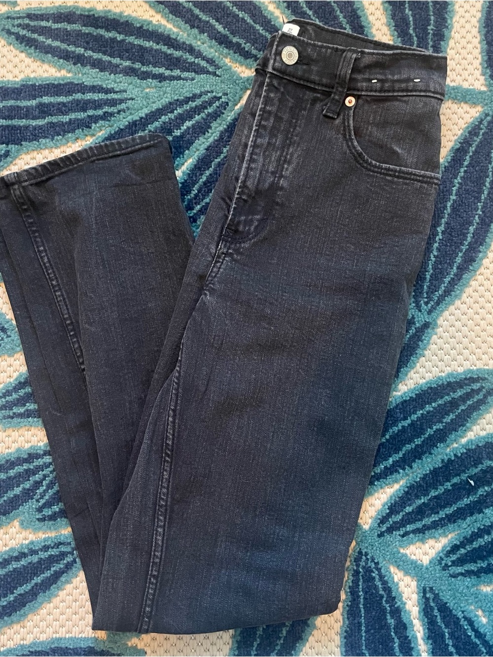 Abercrombie & Fitch Women's High-Rise 90’s inspired jeans
